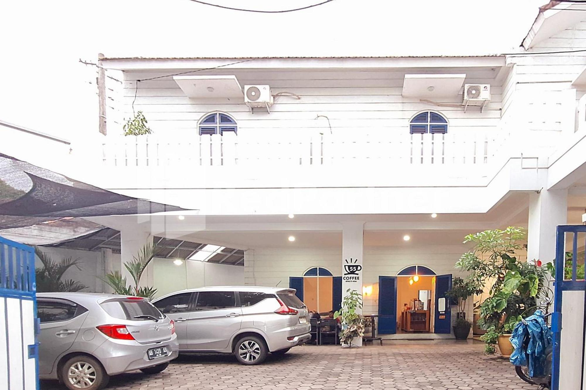 Hotel House N Coffee 55 Temanggung Redpartner Exteriér fotografie